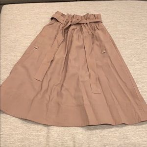 Trendy boho “paper bag” skirt (perfect for work!)